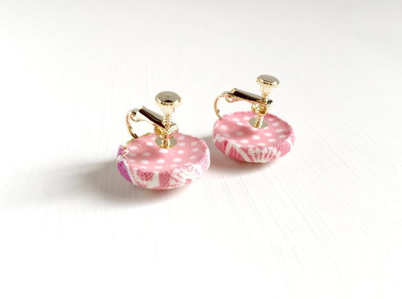 まるいイヤリング「さくら」くるみボタンのアクセサリー 丸 桜 春 和風 レトロ かわいい 4枚目の画像