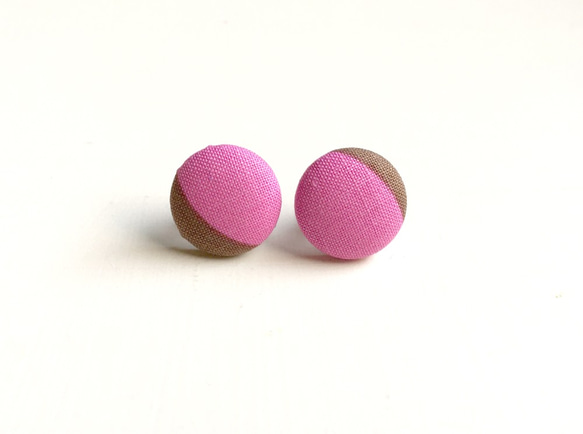 まるいイヤリング「ストロベリーチョコ」くるみボタンのアクセサリー 丸 レトロ いちご 苺 6枚目の画像