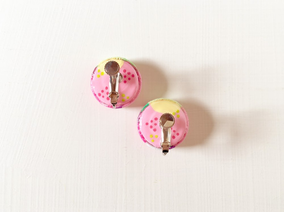 まるいイヤリング もも | ころんと可愛いくるみボタンの耳飾り 桃 ピンク 丸 5枚目の画像