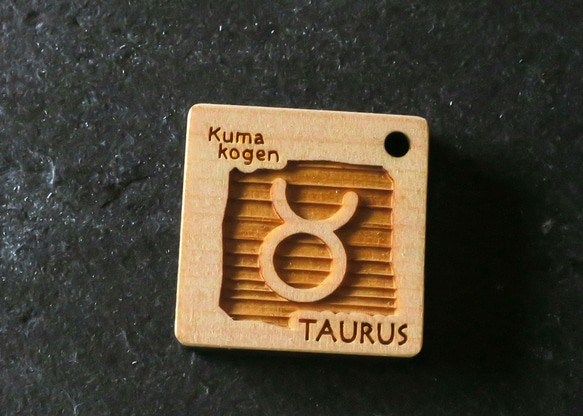 【送料無料】木で作った「星座のキーホルダー」人気の【TAURUS(牡牛座）】 1枚目の画像