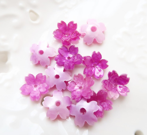 10511　サクラ風の花のパーツ　赤紫　10個セット 1枚目の画像
