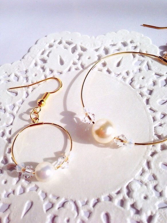 施華洛世奇&珍珠的成熟簡約耳環 第1張的照片