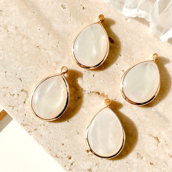 雫プレート　くり抜き　詳細画像2枚目　チャームあり¥180 無し¥160 アクセサリーパーツ アクリルドロップフープチャーム 2個 メタルパーツ