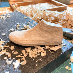 約9cmのミニチュア･レザーシューズ 〜木型からフルハンドメイドで制作〜 【受注制作品】 4枚目の画像