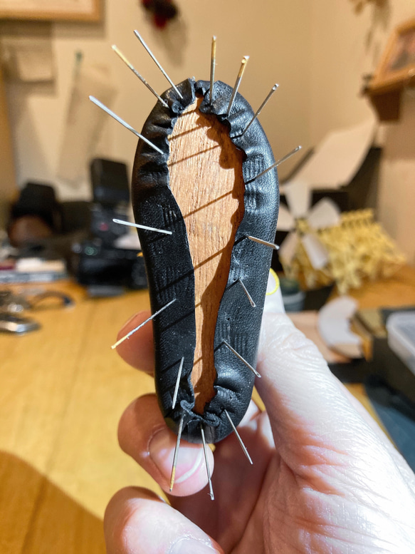 約9cmのミニチュア･レザーシューズ 〜木型からフルハンドメイドで制作〜 【受注制作品】 5枚目の画像