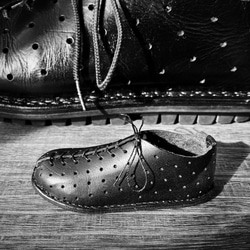 約9cmのミニチュア･レザーシューズ 〜木型からフルハンドメイドで制作〜 【受注制作品】 7枚目の画像