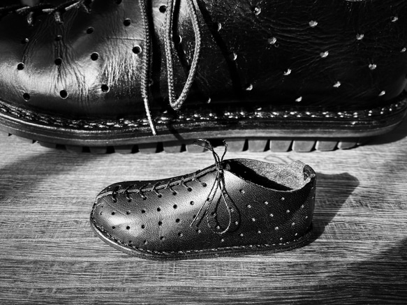 約9cmのミニチュア･レザーシューズ 〜木型からフルハンドメイドで制作〜 【受注制作品】 7枚目の画像