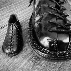 約9cmのミニチュア･レザーシューズ 〜木型からフルハンドメイドで制作〜 【受注制作品】 8枚目の画像