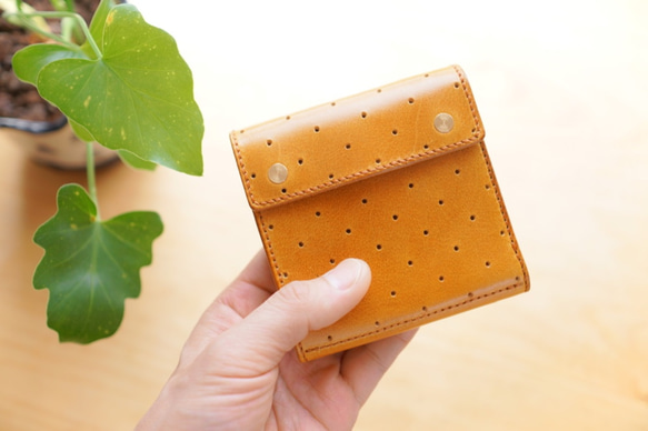 GOLF:2 / クラシック 〜重厚感ある正方形の二つ折り財布〜 【受注製作】 1枚目の画像