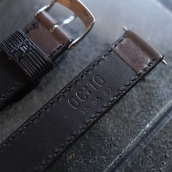 プルアップレザーの腕時計ベルト 〜シンプルな大人の佇まい〜【受注製作】 2枚目の画像