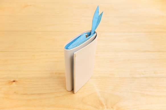 ラビット3.1 / 初夏のビーチより  〜カードポケットが増えた。小さな三つ折り財布〜【受注製作】 1枚目の画像