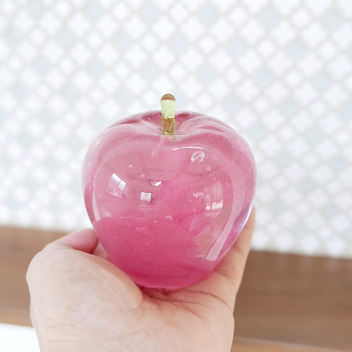 ピンクのガラスのりんご その他置物 熊谷ガラス工房 通販 9741095