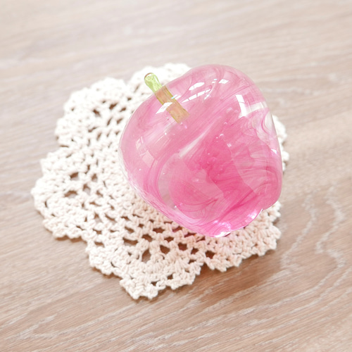 ピンクのガラスのりんご その他置物 熊谷ガラス工房 通販 9741095