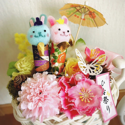 ひな祭り 和傘がかわいいウサギさん車輪アレンジ 2枚目の画像
