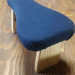 ミニ改良型NEW楽な折りたたみ式正座椅子☆(帆布カラー指定を必ずしていただきたいです。）この写真では紺を載せています。 2枚目の画像