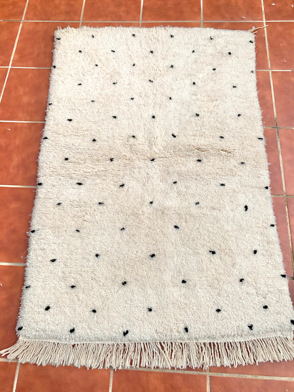 モロッコ  ラグ ベニワレン　ドット ブラック　カーペット　絨毯 2枚目の画像
