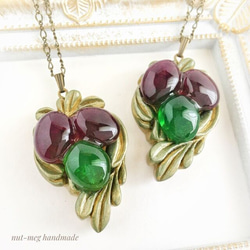 オリーブのネックレス・ダークパープル&グリーン( olive necklace/植物/ボタニカル/レジン/樹脂/ペンダン 2枚目の画像
