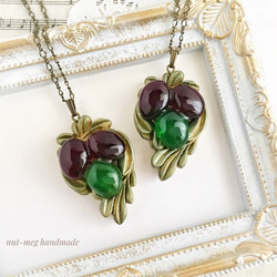 オリーブのネックレス・ダークパープル&グリーン( olive necklace/植物/ボタニカル/レジン/樹脂/ペンダン 1枚目の画像