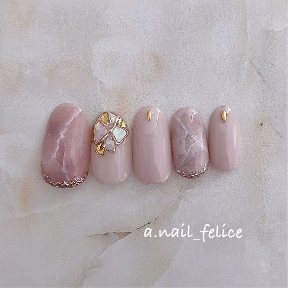 ピンク大理石の輝くアクセサリーネイル ネイルチップ（つけ爪） a