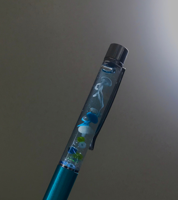 クラゲの水族館 ハーバリウムペン 2枚目の画像