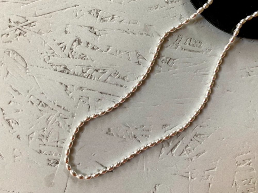 silver９２５　oval ball necklace