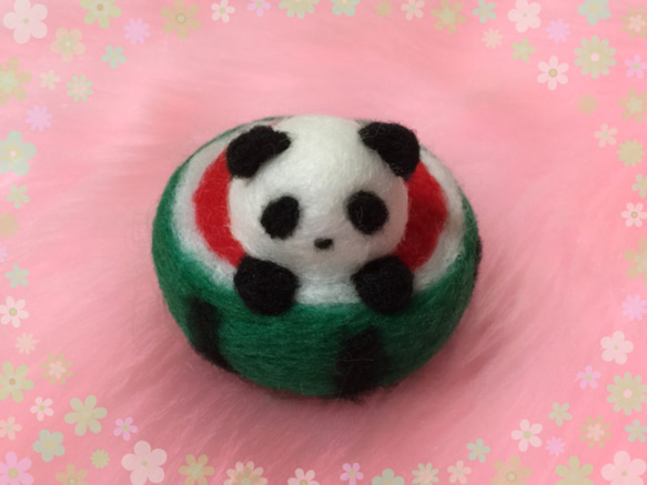 スイカの中からこんにちは♡ふわぱんinスイカ♡羊毛フェルトのふわふわ
