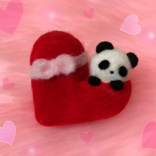 ハートの中からこんにちは♡ハートinふわぱん♡羊毛フェルトのふわふわ 