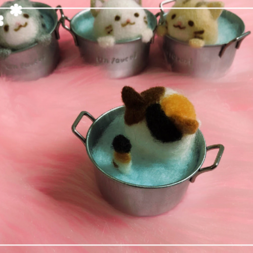 プールinにゃんこ^._.^④三毛猫の子猫♡ 羊毛フェルトのふわふわ仔猫 