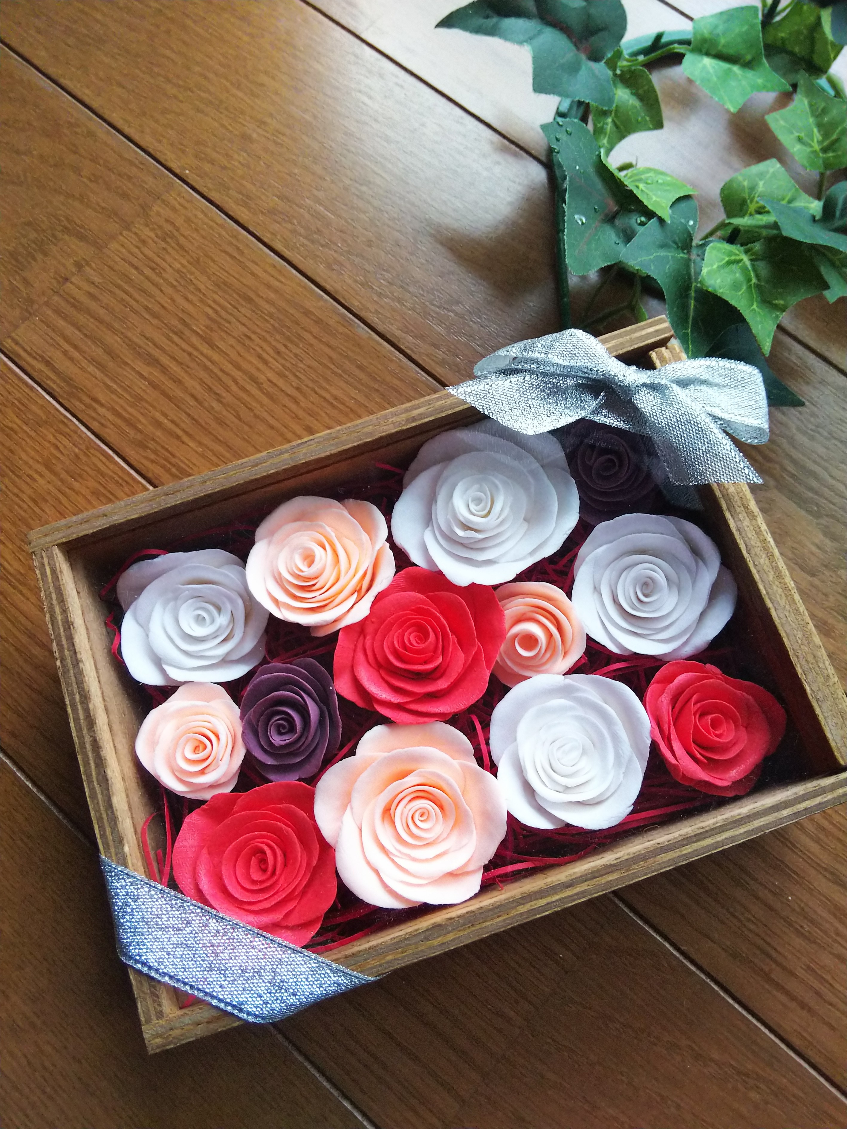 【紙粘土作品です！】 ハンドメイド 一点物　バラ　薔薇　造花　リヤドロ ブーケ