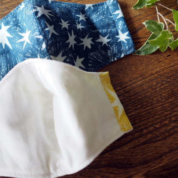 【防菌防臭生地】３サイズ×２タイプ★子どもがつけてもずれにくいハンドメイドの立体マスク★Wガーゼ★手書き風スター２カラー 3枚目の画像