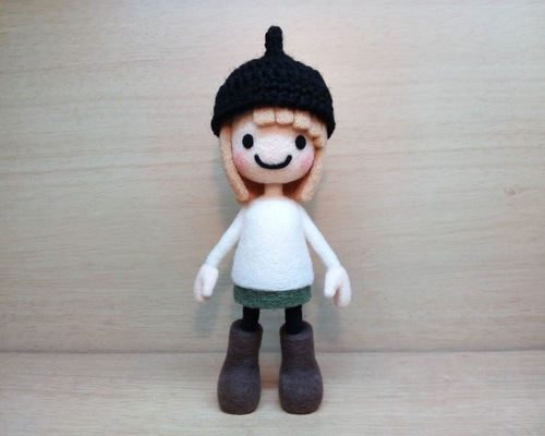 羊毛フェルト人形 どんぐり帽子の女の子 羊毛フェルト green*apple