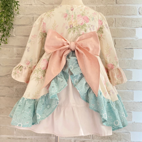 女の子 大きなリボンのワンピースドレス 花柄 きれいめ エンブロイ  