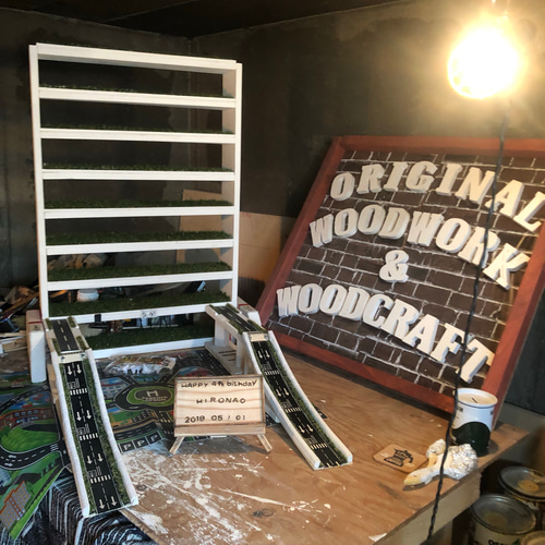 8段70台自作ロータリー交差点付きトミカ収納棚 本棚・絵本棚