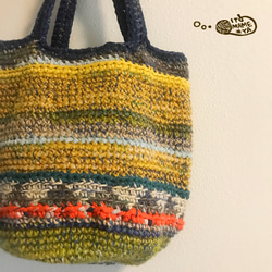 かぎ針編み✳︎ 色々な糸で編んだミックスカラーのバッグ 3枚目の画像