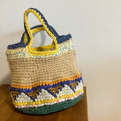 かぎ針編み✳︎麻ひもと裂き布で編んだころりんバッグ 5枚目の画像
