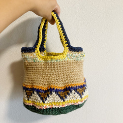 かぎ針編み✳︎麻ひもと裂き布で編んだころりんバッグ 8枚目の画像