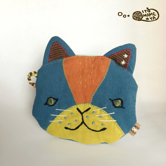 猫さんの顔 刺繍ポーチ☆ 1枚目の画像