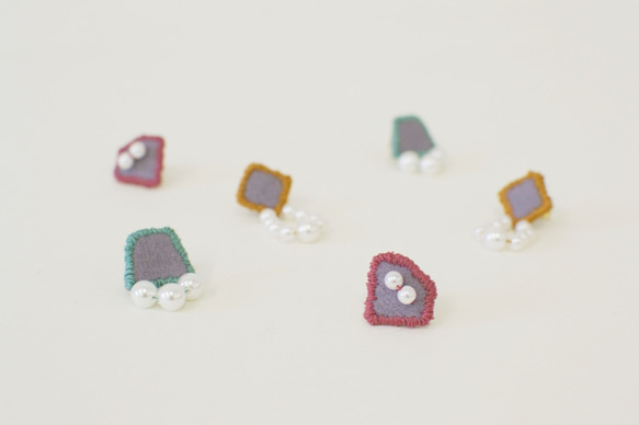 刺繍のピアス "タカクケイ pierce" 1枚目の画像