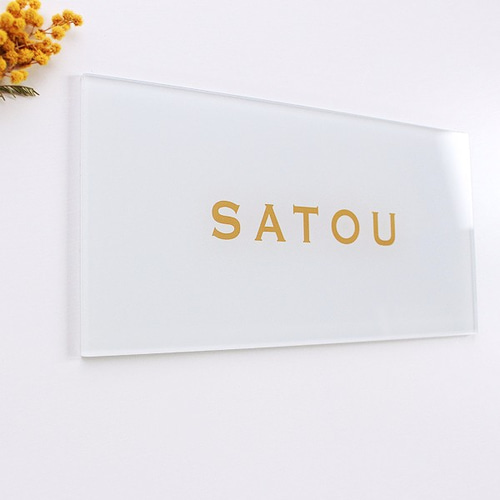 屋外対応】気品溢れる白ベースアクリル表札*透明4辺45度斜め 屋外対応】気品溢れる白ベースアクリル表札*透明4辺45度斜め