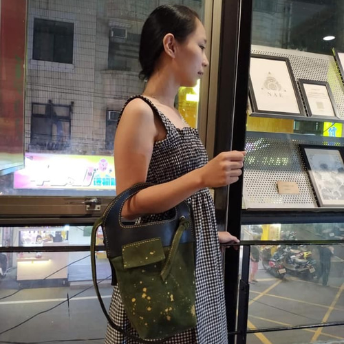 グリーンスエードステッチコントラストショルダー/クロスボディバッグ  