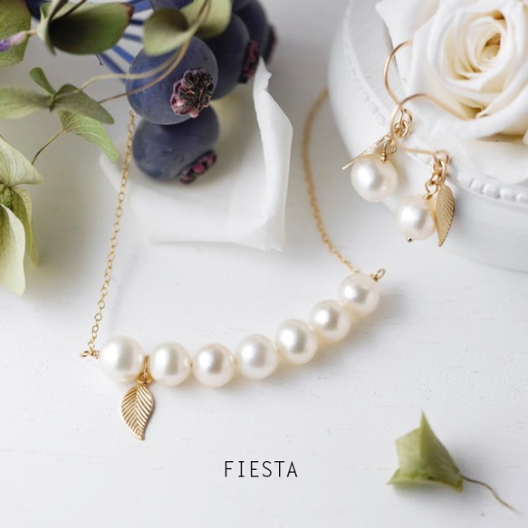 【14kgf】淡水珍珠和葉子○白色水果耳環（耳環） 第3張的照片