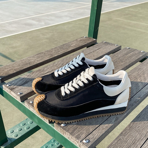 数量限定』21夏秋新作 スポーティなデザインながら、大人な雰囲気の