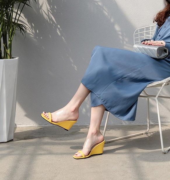 [交貨日期 35-45 天] Made-to-order PVC 設計坡跟鞋底穆勒涼鞋女士 3color 第4張的照片