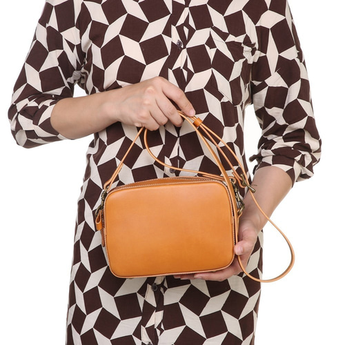 ショルダーバッグ 本革 ヌメ革 高級 上品 スクエア ミニショルダー 斜