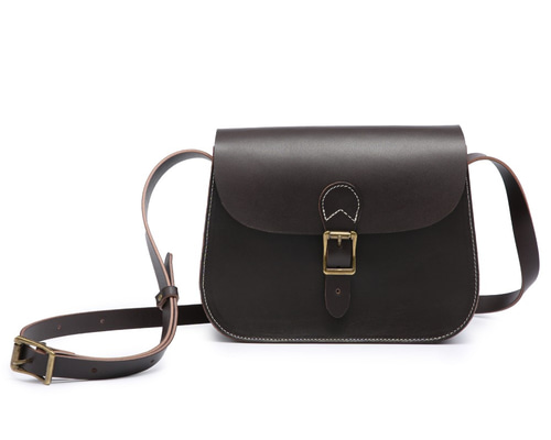 ブラウン ショルダーバッグ スナップボタン付き 0_5cf4ae33789dc66332747556bd4c