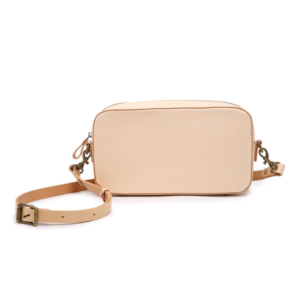 ショルダーバッグ ヌメ革 本革 縦長 斜めがけ しっかりとした作り  