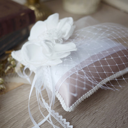 【優雅的回眸】純手工蕾絲白色花卉戒枕 求婚/婚禮小物 -香檳金色 第3張的照片