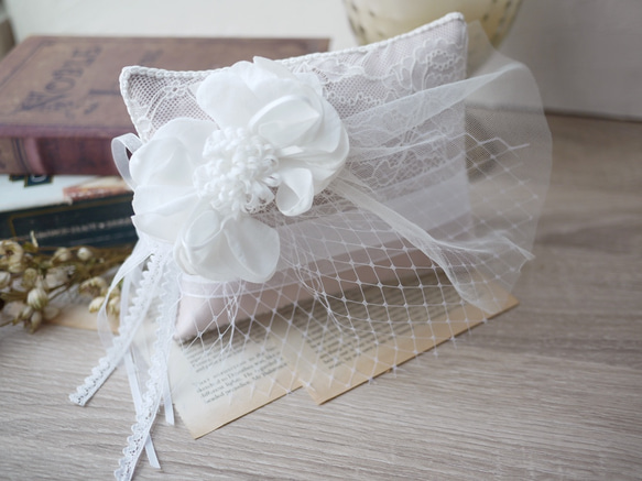 【優雅的回眸】純手工蕾絲白色花卉戒枕 求婚/婚禮小物 -香檳金色 第5張的照片