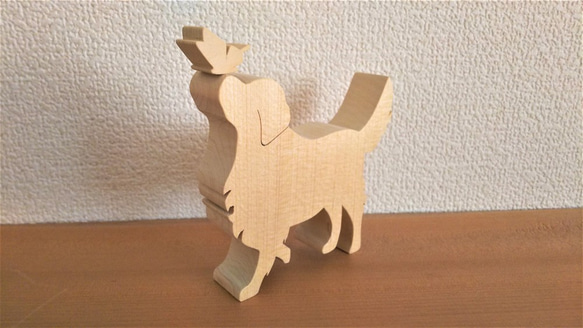 木製オブジェ　犬と蝶々　ゴールデンレットリバー　青森ひば 3枚目の画像