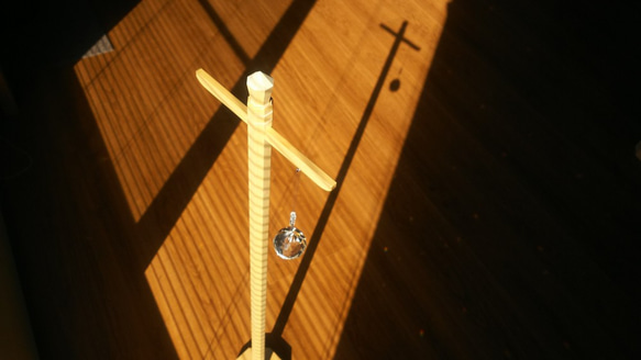 青森ひば　木製　サンキャッチャースタンド　Ⅱ 4枚目の画像
